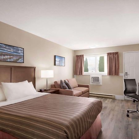 Travelodge By Wyndham Salmon Arm Bc Εξωτερικό φωτογραφία
