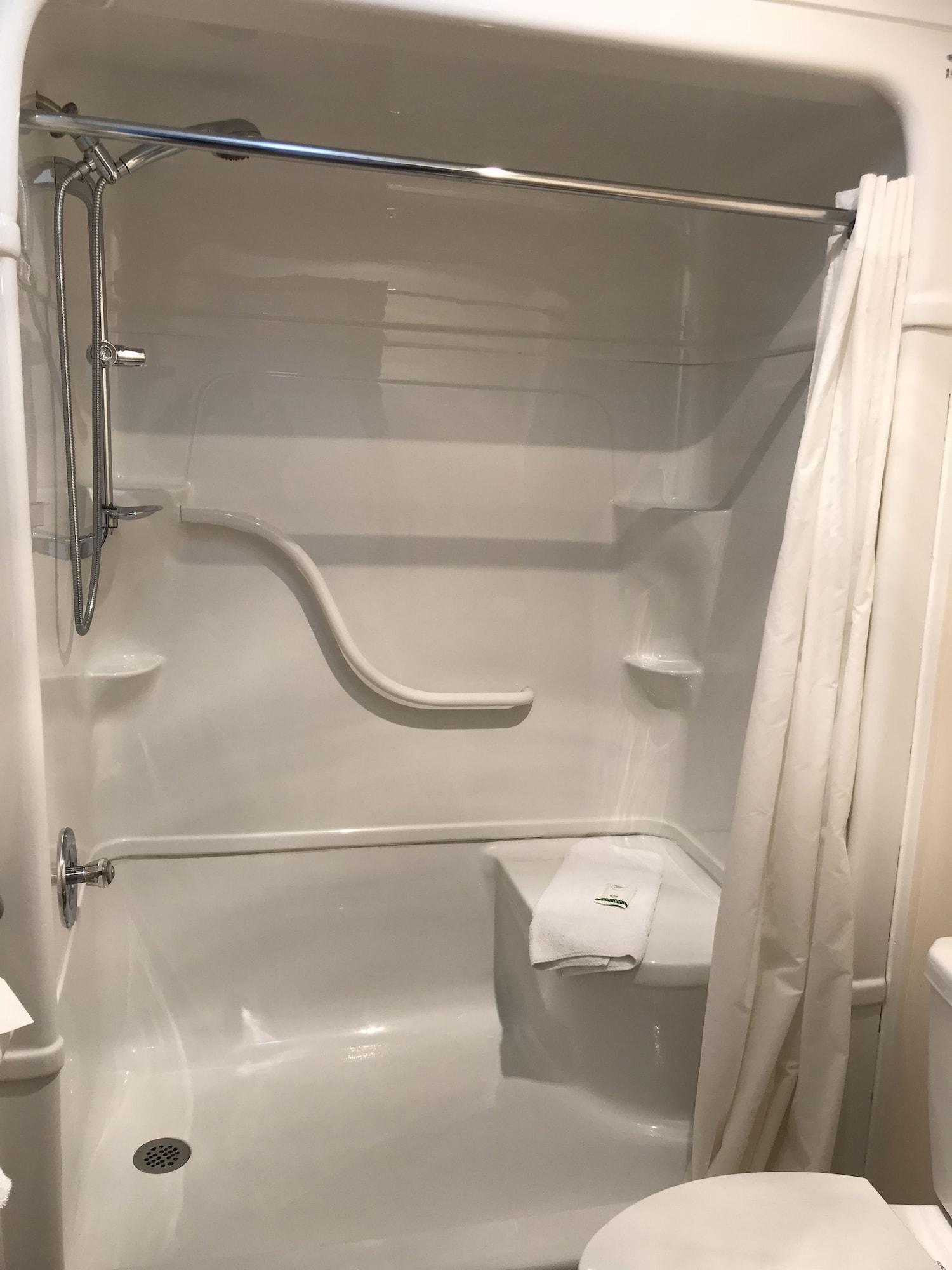 Travelodge By Wyndham Salmon Arm Bc Εξωτερικό φωτογραφία