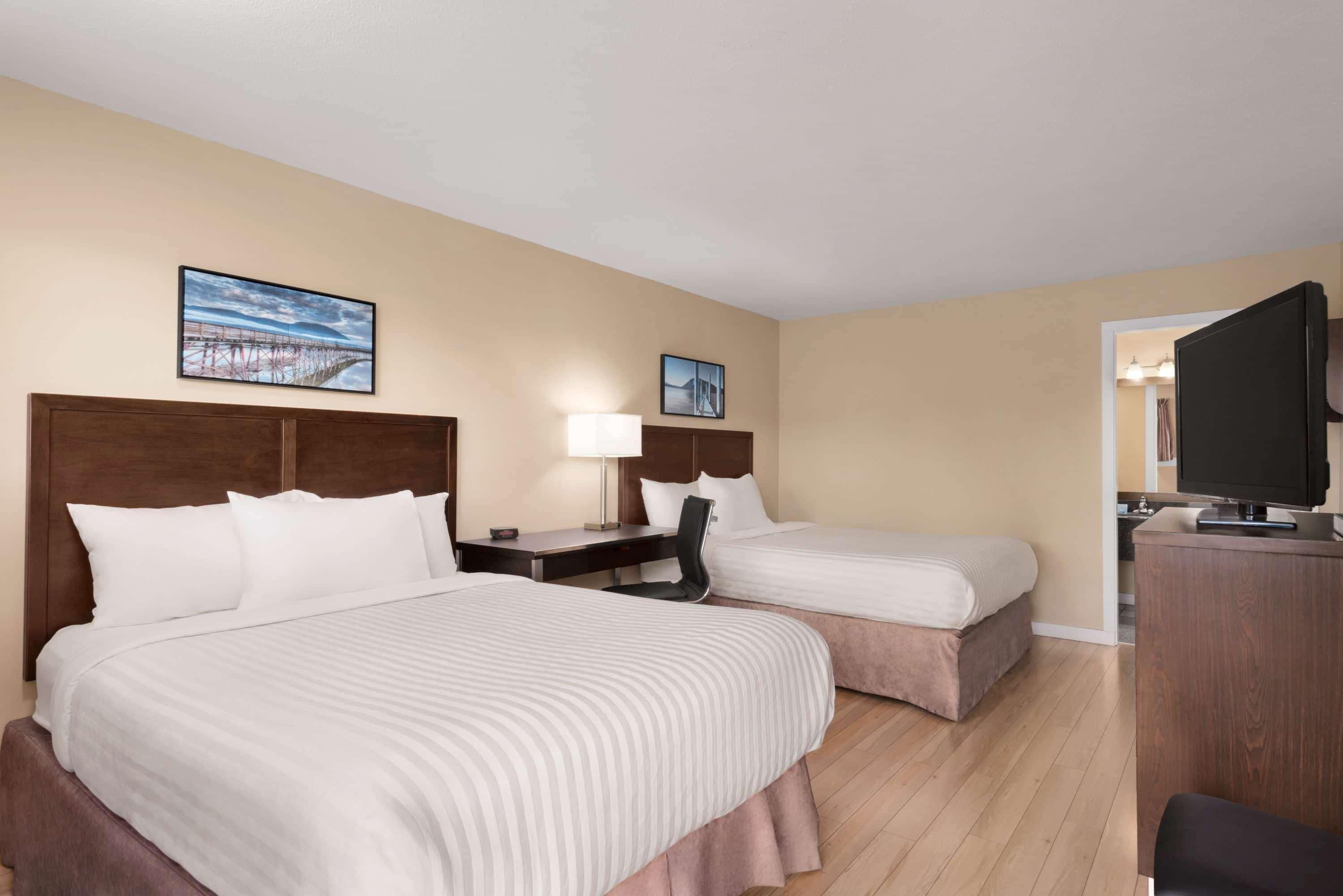 Travelodge By Wyndham Salmon Arm Bc Εξωτερικό φωτογραφία